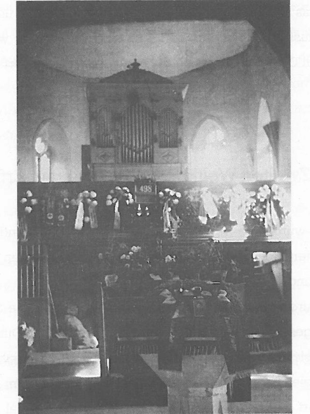 Schopflocher Skizzen Blick in den Chor der Oberiflinger Kirche anlässlich eines Trauergottesdienstes