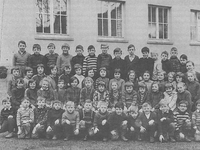Schopflocher Skizzen 1965 Frau Bauer mit den Schülern der Klassen 1-4